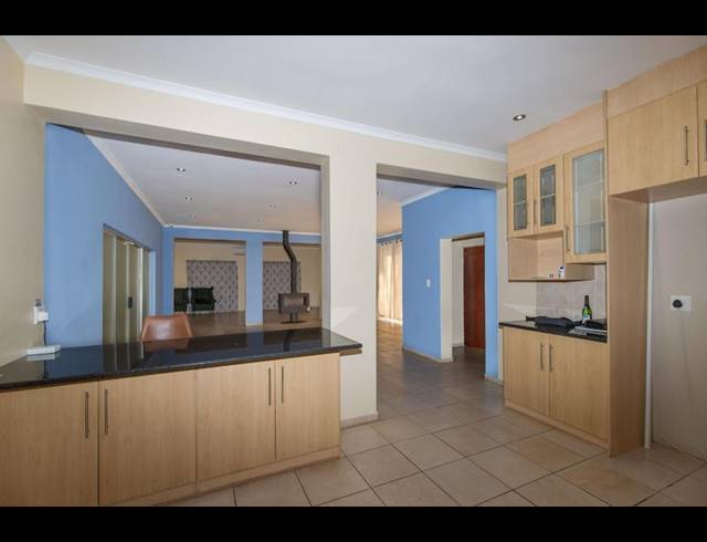 4 BEDROOM HOUSE FOR SALE IN WILLOW ACRES